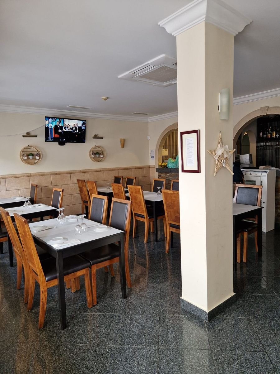 Sala do restaurante Offline em Tavira